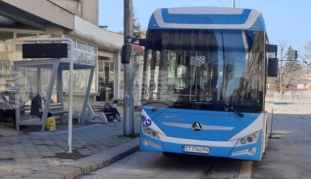 Допълнителни автобуси ще обслужват гражданите на Казанлък утре заради Архангелова Допълнителни автобуси ще обслужват гражданите на Казанлък утре заради Архангелова задушница