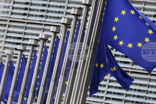 ЕС се отказва от спорната мярка за достъп до лични Молбите за убежище в ЕС са намалели с 23% през първата половина на 2025 г.