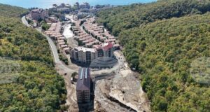 Електрозахранването във вилното селище Елените още не е възстановено по тяхно искане, каза енергийният министър