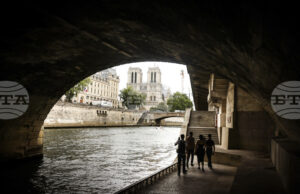 "Ес енд Пи" намали изненадващо кредитния рейтинг на Франция на фона на политическата нестабилност