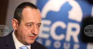 За по-строга миграционна политика, която да спре нелегалната миграция към ЕС се обяви европейският консерватор Геадис Геади в София