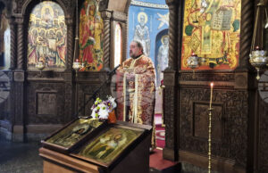 За словото, от което израства семето на спасението, говори отец Бисер Христов в храм „Св. Успение Богородично“ в Търговище