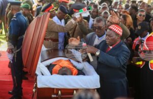 Започна погребението на бившия кенийски премиер Одинга в родното му село Започна погребението на бившия кенийски премиер Одинга в родното му село