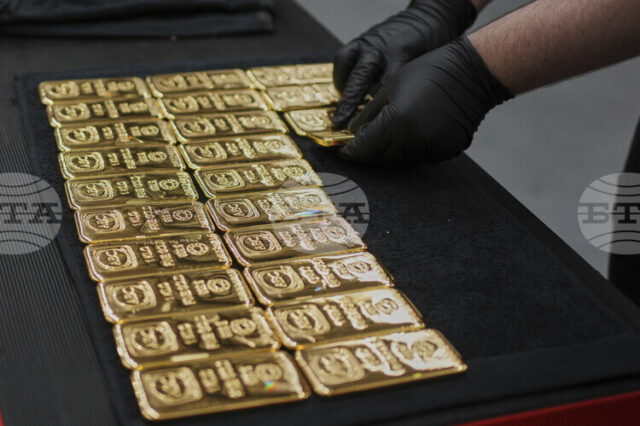 Златото се насочва към трети пореден месечен ръст на фона Златото се насочва към трети пореден месечен ръст на фона на несигурността около търговското примирие между САЩ и Китай