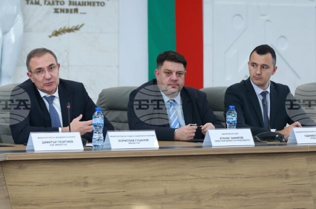 И семейството, и институциите са отговорни за насилието при подрастващите, И семейството, и институциите са отговорни за насилието при подрастващите, коментираха министри и експерти на кръгла маса „Детство без насилие“