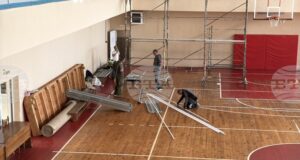Извършват се ремонтни дейности по обновяване на тренировъчната зала на казанлъшкия стадион „Севтополис“
