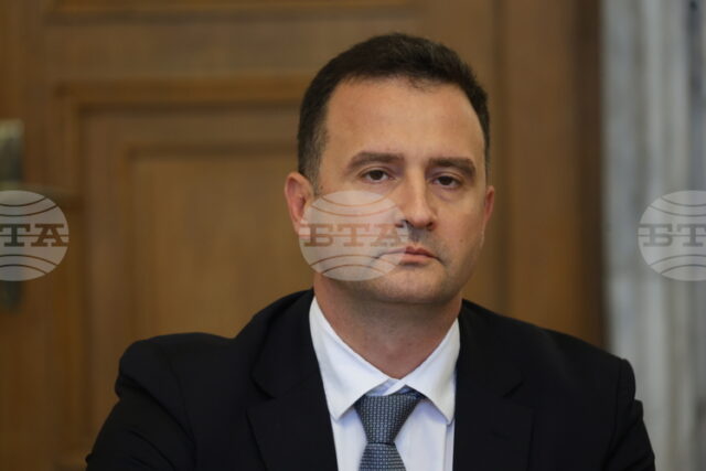 Изпълнението на Вертикалния газов коридор върви по график, каза министър Станков