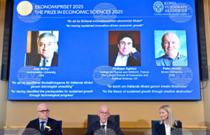 Тазгодишните носители на Нобеловата награда за икономика са Йоел Мокир, Филип Агион и Питър Хауит