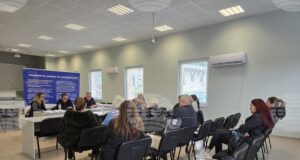 Как ще бъдат защитени гражданите от Комисията за защита на потребителите попитаха хората в Стрелча на среща за еврото