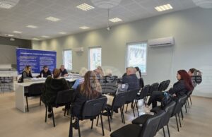 Как ще бъдат защитени гражданите от Комисията за защита на потребителите попитаха хората в Стрелча на среща за еврото