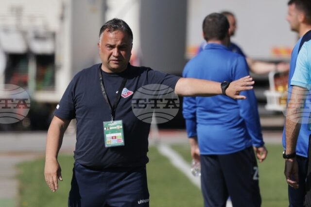 Левски трябва да спечели титлата, надява се треньорът на Хебър Левски трябва да спечели титлата, надява се треньорът на Хебър Николай Митов