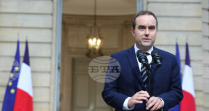 Френският премиер Льокорню призова парламента да не гласува недоверие на правителството му