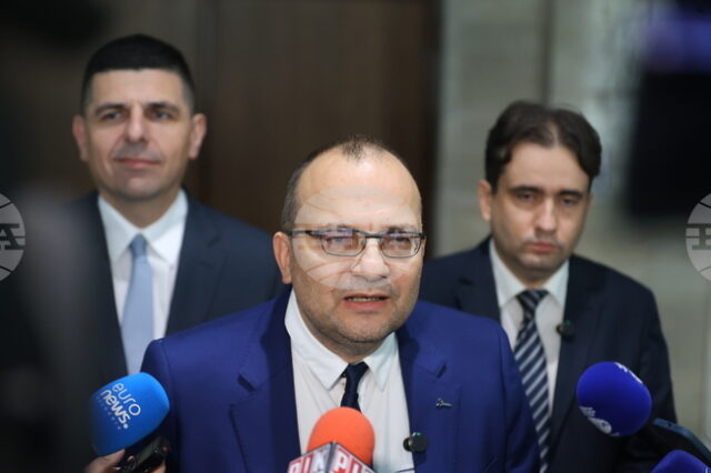 Мартин Димитров: Правителството е турболяво и е готово да се Мартин Димитров