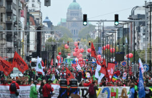Между 80 и 140 хиляди души участват в днешния национален протест в Брюксел срещу бюджетните мерки на правителството