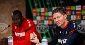 Мениджърът на Кристъл Палас Оливер Глазнер се надява тимът му да започне да вкарва голове срещу Арсенал в неделя