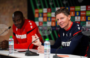 Мениджърът на Кристъл Палас Оливер Глазнер се надява тимът му да започне да вкарва голове срещу Арсенал в неделя