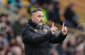 Мениджърът на Уулвърхямптън влезе в горещ спор с феновете след загубата от Бърнли, те му пожелаха утре сутринта да бъде уволнен