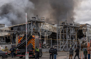 Най-малко трима загинали и 29 ранени при атака на руски дронове срещу Киев, съобщават украинските власти Най-малко трима загинали и 29 ранени при атака на руски дронове срещу Киев, съобщават украинските власти