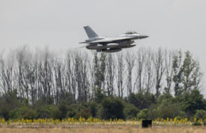 Вторият български самолет F-16 Block 70 пристигна в България