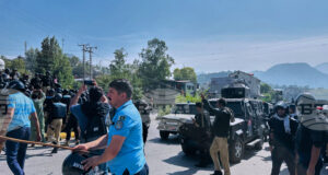 ОБЗОР
                                                                                                Кървавите протести в пакистанската част на Кашмир приключиха със споразумение с правителството