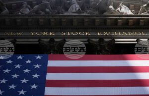 ОБЗОР
                                                                                                Световните пазари навлизат в новата седмица и новия сезон на отчетите с рекордни стойности и тревоги за потенциален срив на "балона" при изкуствения интелект