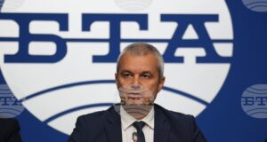 ОБНОВЕНА  Костадин Костадинов съобщи, че е подал сигнал до прокуратурата срещу Бойко Борисов във връзка със статия на „Уолстрийт Джърнал“