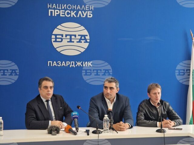 ОБНОВЕНА „Продължаваме промяната“ протяга ръка към всички партии, които не искат Пазарджик да се управлява от Пеевски, каза Асен Василев