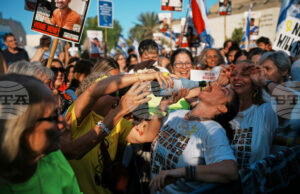 ПРЕГЛЕД НА ПЕЧАТА
Западни и близкоизточни издания коментират споразумението между Израел и „Хамас“ и освобождаването на заложниците ПРЕГЛЕД НА ПЕЧАТА
Западни и близкоизточни издания коментират споразумението между Израел и "Хамас" и освобождаването на заложниците