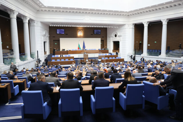 Парламентът забрани временно износа и вътреобщностните доставки до държави членки Парламентът забрани временно износа и вътреобщностните доставки до държави членки на ЕС на нефтопродукти, основно дизел и авиационно гориво