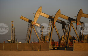 Петролът поскъпва в началото на седмицата