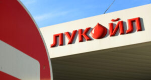 Лукойл, петрол бави