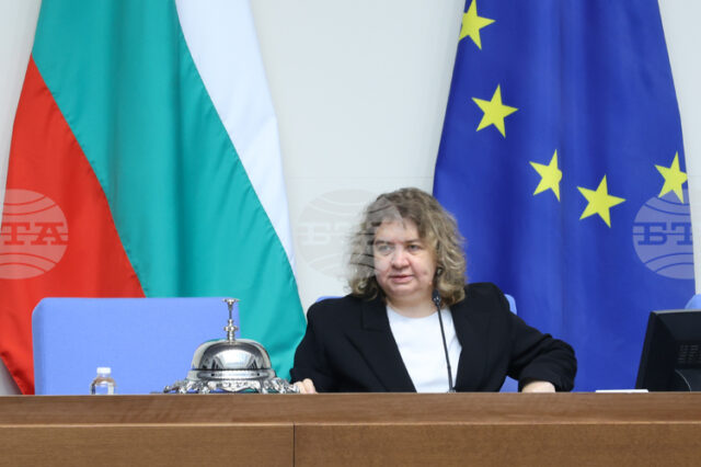 Председателят на Народното събрание Наталия Киселова поздрави Карлос Насар за спечелената трета световна титла по вдигане на тежести