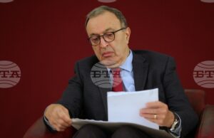 Президентът Петър Стоянов представя автобиографичната книга на легендата на българския футбол Петър Зехтински