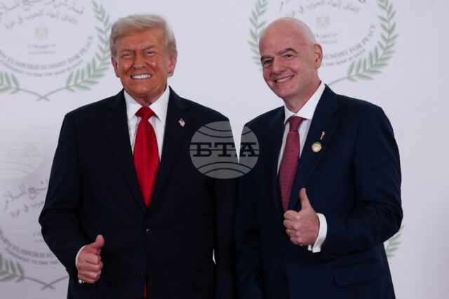 Президентът на ФИФА Джани Инфантино присъства на церемонията по прекратяване на огъня в Газа