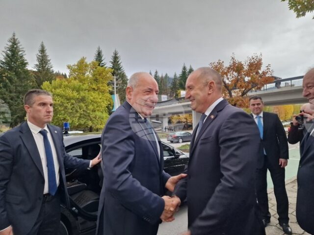 Продължава визитата на президентът на Унгария Тамаш Шуйок в България по покана на българския държавен глава Румен Радев.