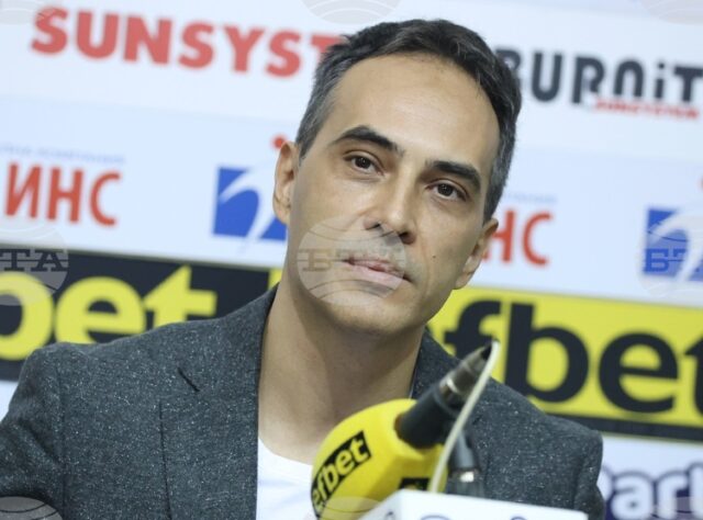 Противопоставянето на София и Варна е неприятно, но се взе Противопоставянето на София и Варна е неприятно, но се взе решение в името на големия интерес, смята тийм мениджърът Стефан Чолаков