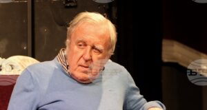 Проф. Цочо Бояджиев представя днес поетична книга и изложба с фотографии