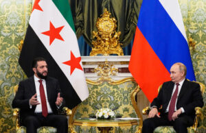 астоящият лидер на Сирия - Ахмед аш Шараа, и руският президент Владимир Путин по време на срещата си в Кремъл, 15 октомври 2025 г. Снимка: БТА