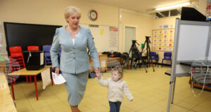 РАЗШИРЕНА
                                                                                                Над 3,6 милиона души имат право на глас на днешните президентски избори в Ирландия