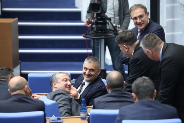 Разцеплението в БСП продължава да виси с пълна сила Националният съвет на БСП даде мандат за подписване на споразумение за управление и одобри кандидати за министри