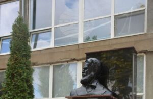 Реконструираният бюст-паметник на Христо Ботев в украинския град Измаил ще бъде открит днес Реконструираният бюст-паметник на Христо Ботев в украинския град Измаил ще бъде открит днес