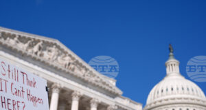 Републиканският законопроект за прекратяване спирането на работата на американското правителство не бе приет в Сената; гласуването продължава