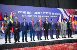 САЩ "са 100 процента" с вас, заяви Тръмп пред лидерите от Югоизточна Азия САЩ "са 100 процента" с вас, заяви Тръмп пред лидерите от Югоизточна Азия