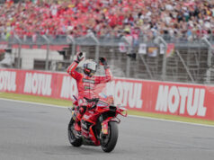 Световният шампион в MotoGP Марк Маркес е получил контузия на ключицата след катастрофата в Индонезия