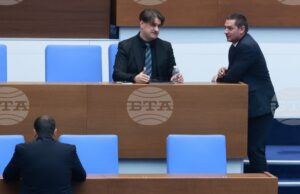 Сградата на читалището в село Славовица има безспорни качества да получи статут на недвижима културна ценност, каза министър Мариан Бачев