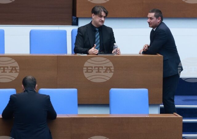 Сградата на читалището в село Славовица има безспорни качества да получи статут на недвижима културна ценност, каза министър Мариан Бачев