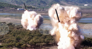 Северна Корея е изстреляла две свръхзвукови балистични ракети вчера, без лидерът Ким Чен-ун да присъства