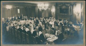 Симеон Радев на официална вечеря по време на дипломатическата му мисия в Лондон. [1935] г.ЦДА, ф. 77К, оп. 4, а.е. 1663, л. 2