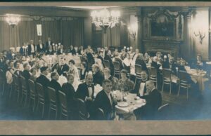 Симеон Радев на официална вечеря по време на дипломатическата му мисия в Лондон. [1935] г.ЦДА, ф. 77К, оп. 4, а.е. 1663, л. 2