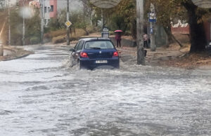 След силен дъжд два автоподлеза във Варна са временно затворени, няма пострадали хора
